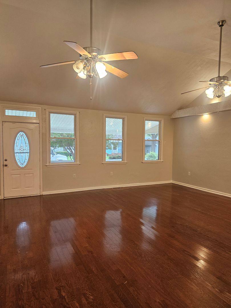9529 Grove Ave, Norfolk, VA 23503 - House for Rent - Image 4
