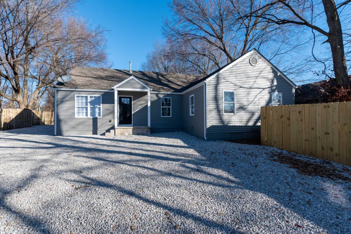 611 W Madison St, Springfield, MO 65806 - House for Rent - Image 1