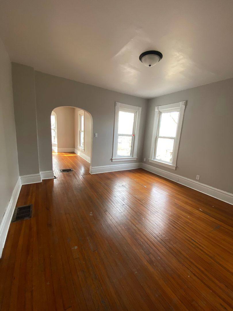 Apartment for rent at 710 E 14th St, Davenport, IA 52803