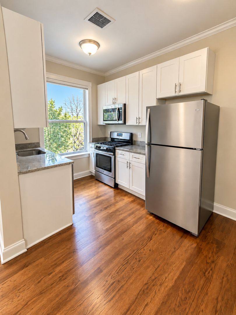 6632 N Clark St, Chicago, IL 60626 - Apartment for Rent - Image 2