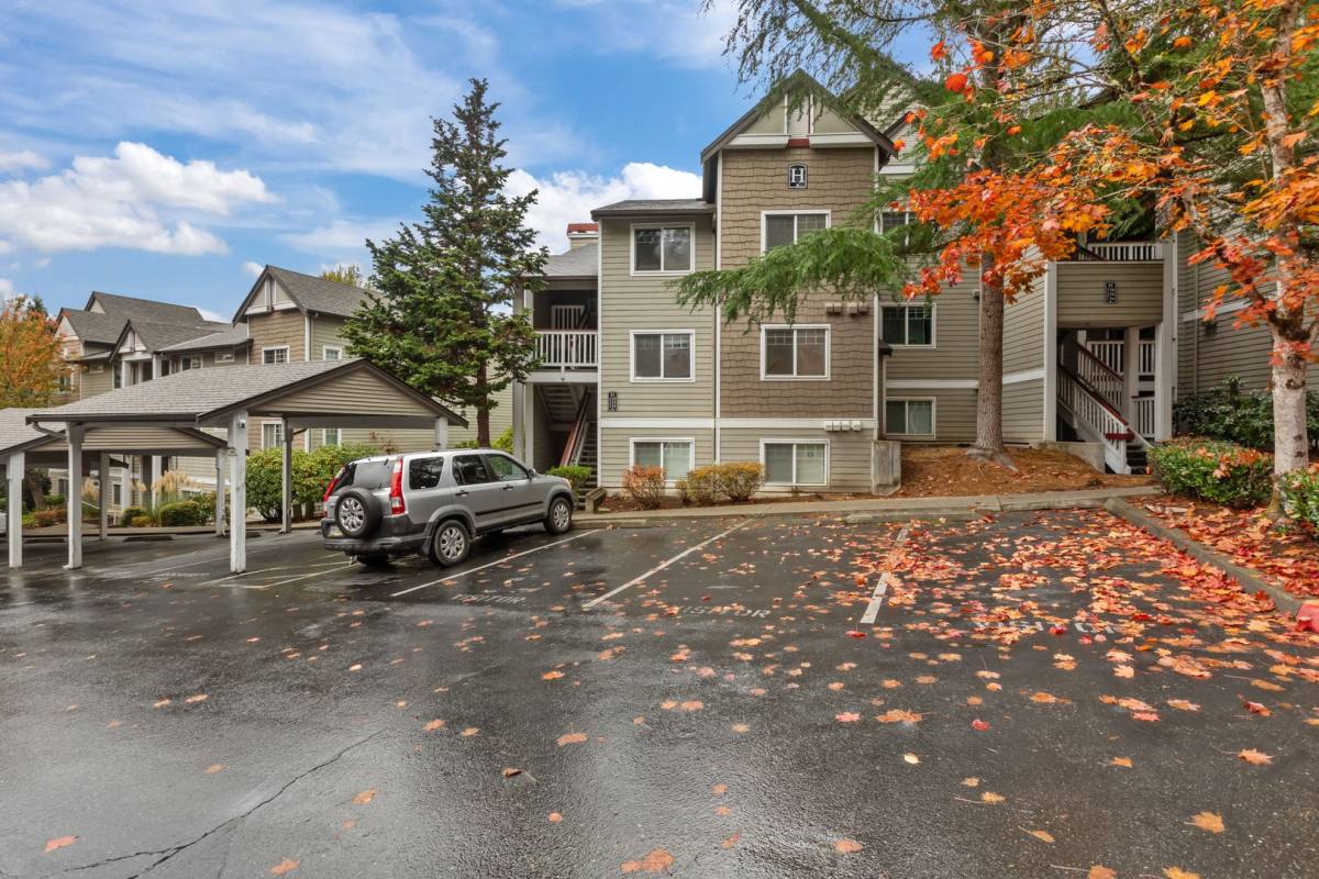 Condo for rent at 18501 SE Newport Way #H-235, Issaquah, WA 98027
