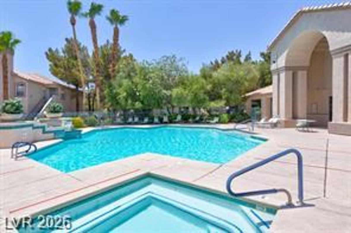 5415 W Harmon Ave #1075, Las Vegas, NV 89103 - Condo for Rent - Image 2
