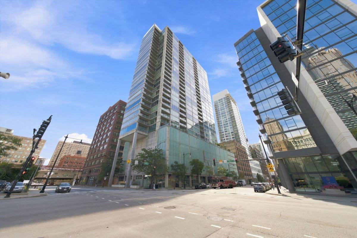 611 S Wells #1807, Chicago, IL 60607 - House for Rent - Image 1