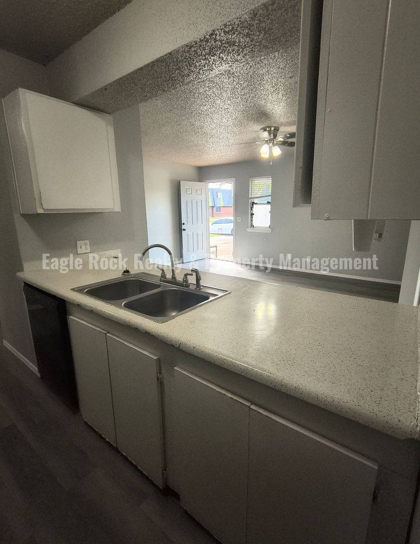 2201 S 116th E Avenue-Duplex, Tulsa, OK 74129 - Townhouse for Rent - Image 10
