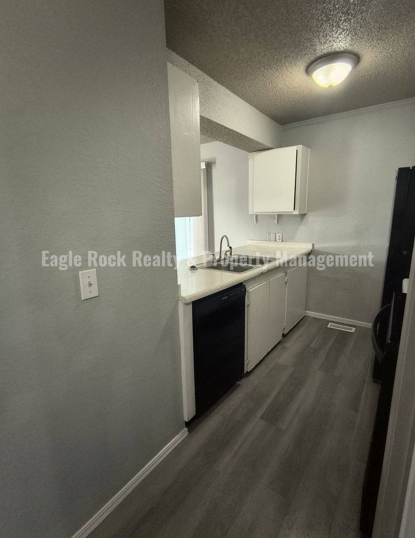 2201 S 116th E Avenue-Duplex, Tulsa, OK 74129 - Townhouse for Rent - Image 9