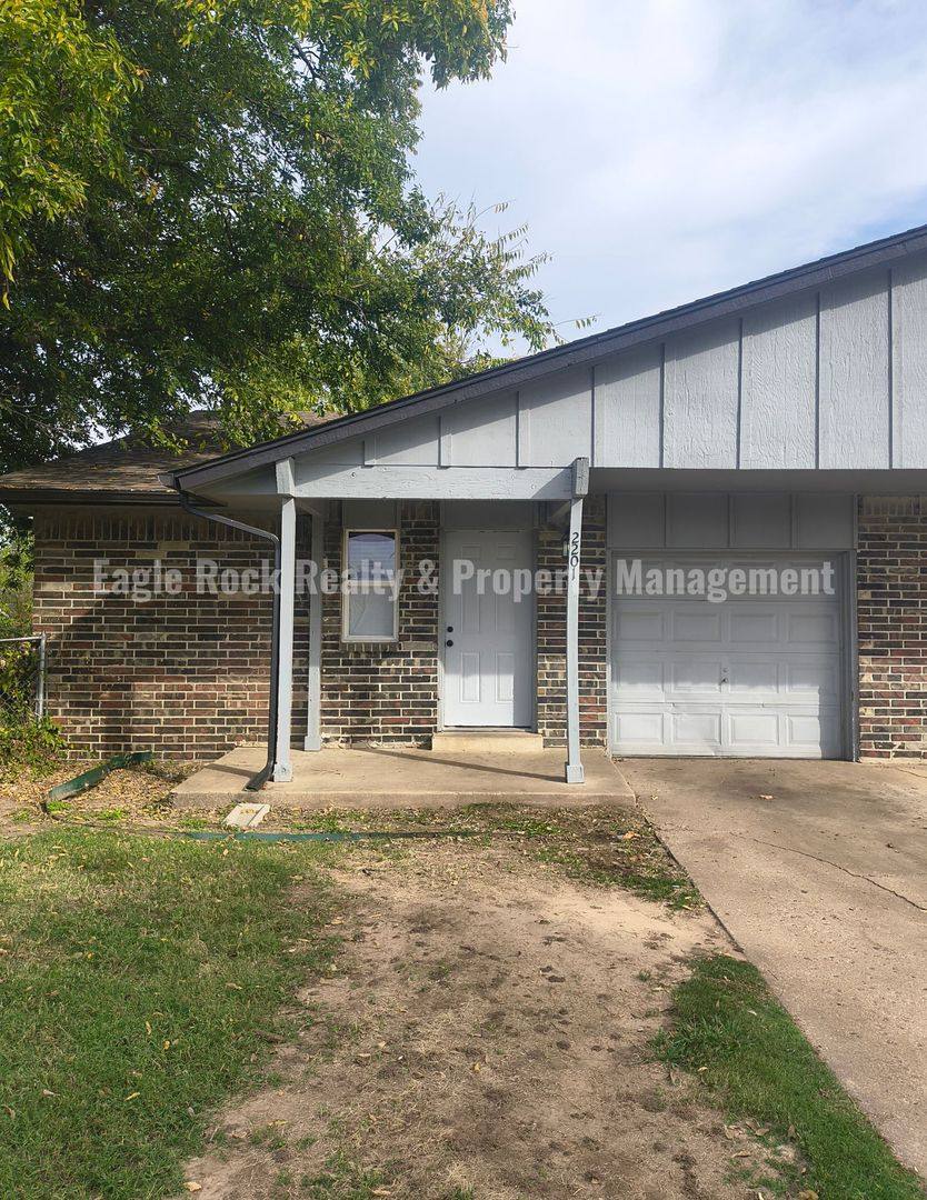 2201 S 116th E Avenue-Duplex, Tulsa, OK 74129 - Townhouse for Rent - Image 1