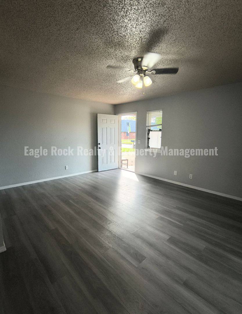2201 S 116th E Avenue-Duplex, Tulsa, OK 74129 - Townhouse for Rent - Image 4