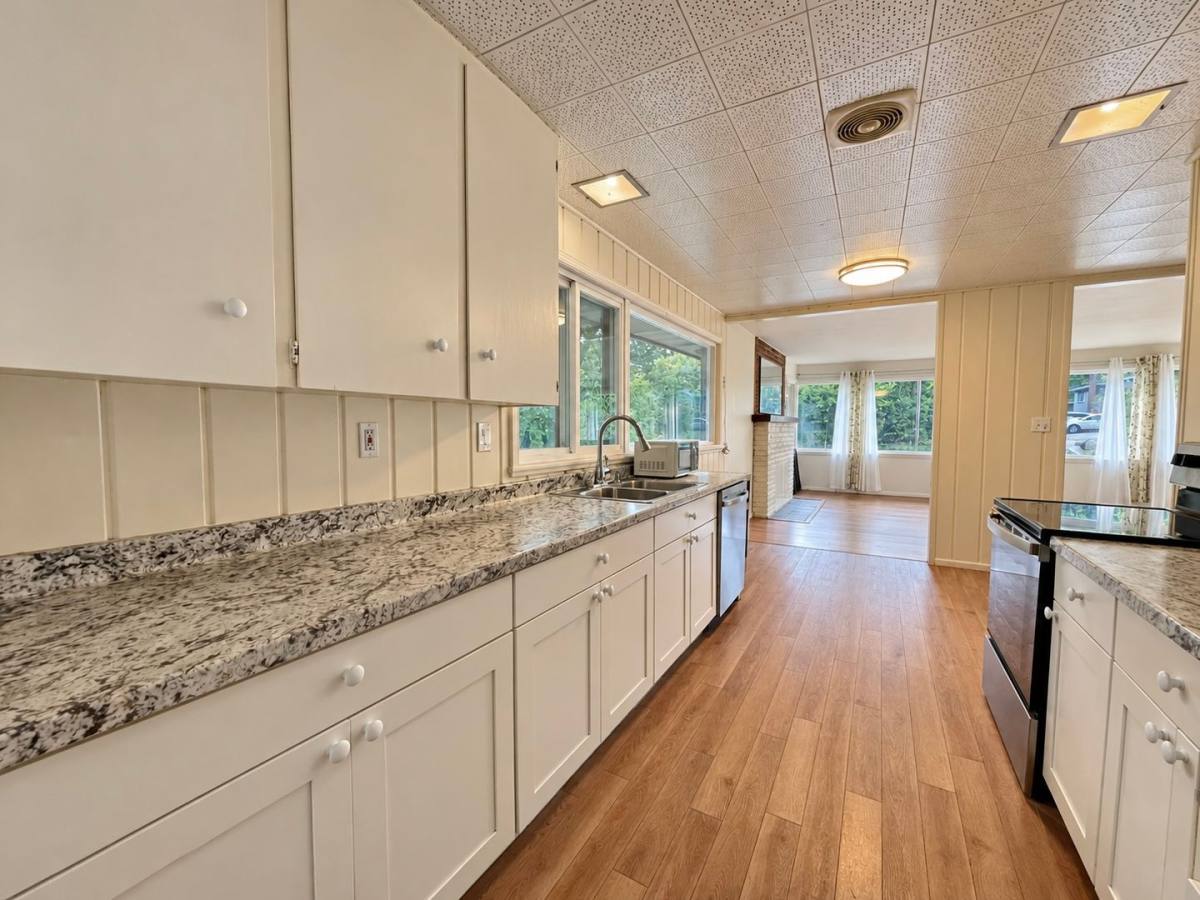 11730 8th Ave, Seattle, WA 98168 - House for Rent - Image 6