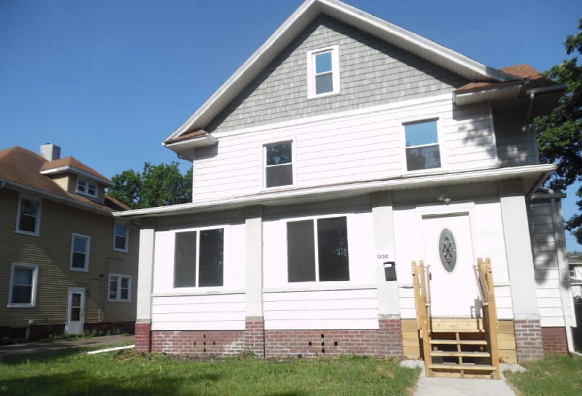 House for rent at 1330 11th St, Des Moines, IA 50314