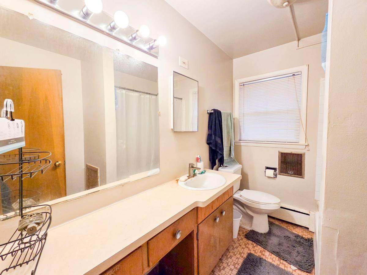 913 High St, Madison, WI 53715 - Apartment for Rent - Image 3