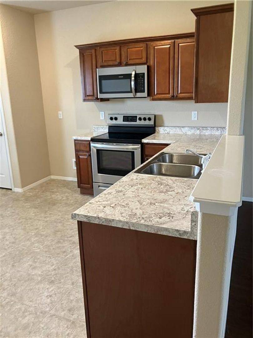 709 NW 67th Ave, Bentonville, AR 72713 - House for Rent - Image 2