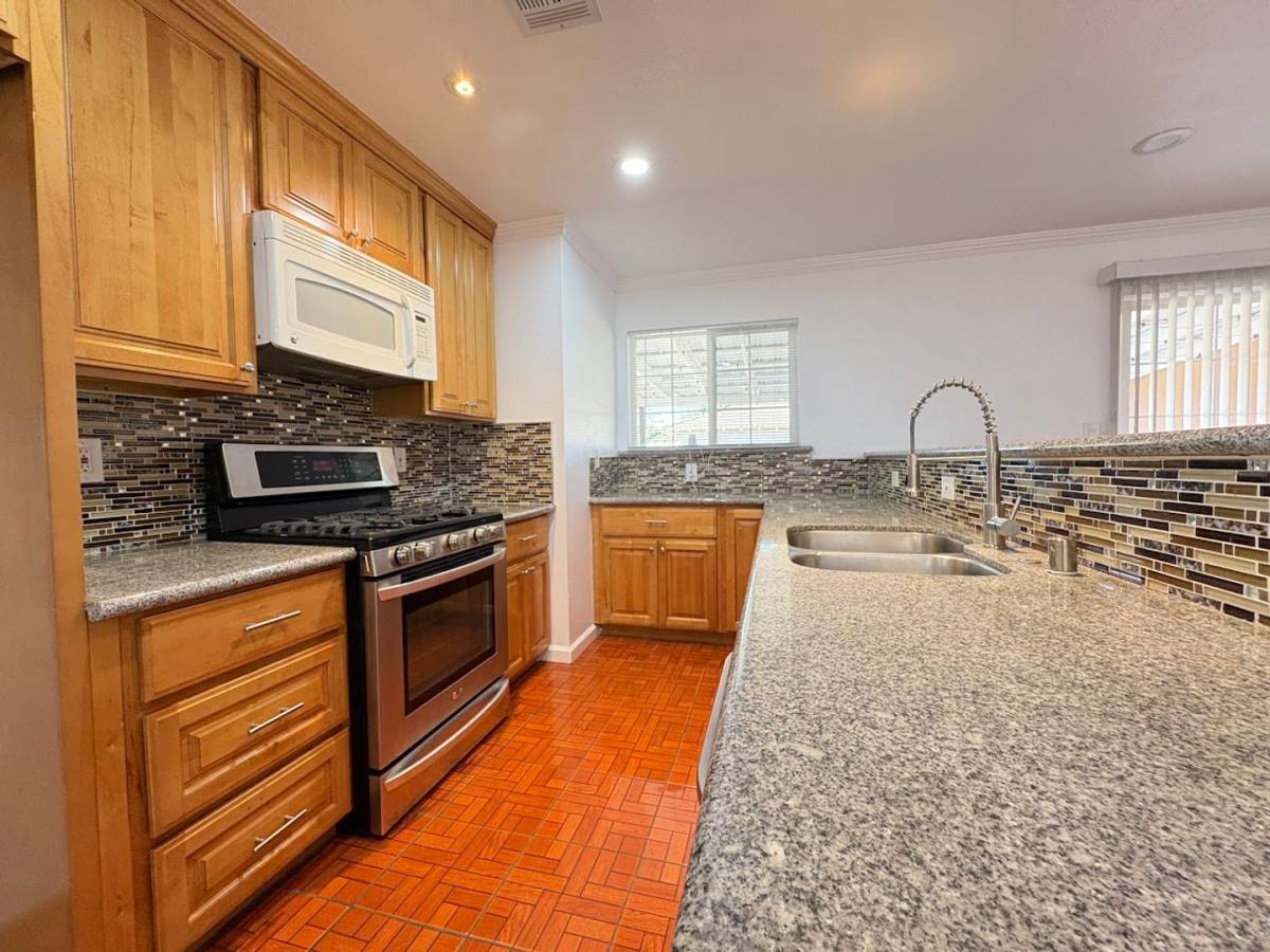 716 Clinton Dr, Stockton, CA 95210 - House for Rent - Image 9