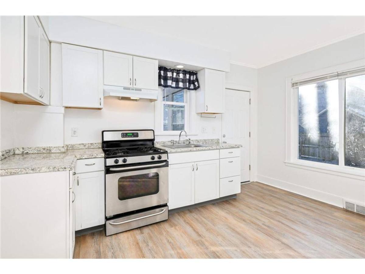 32 Douglas St, St. Paul, MN 55102 - Apartment for Rent - Image 5