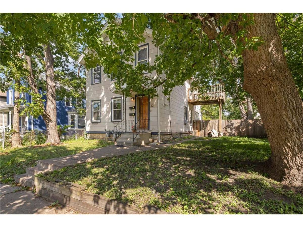 32 Douglas St, St. Paul, MN 55102 - Apartment for Rent - Image 2