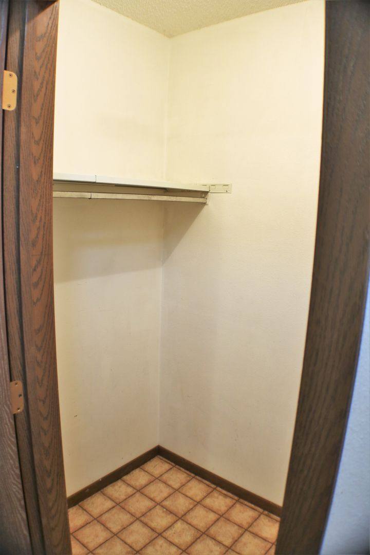 521 Kirkwood Ave, Iowa City, IA 52240 - Apartment for Rent - Image 5