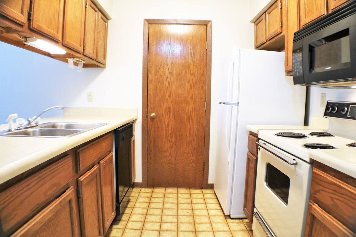 521 Kirkwood Ave, Iowa City, IA 52240 - Apartment for Rent - Image 6