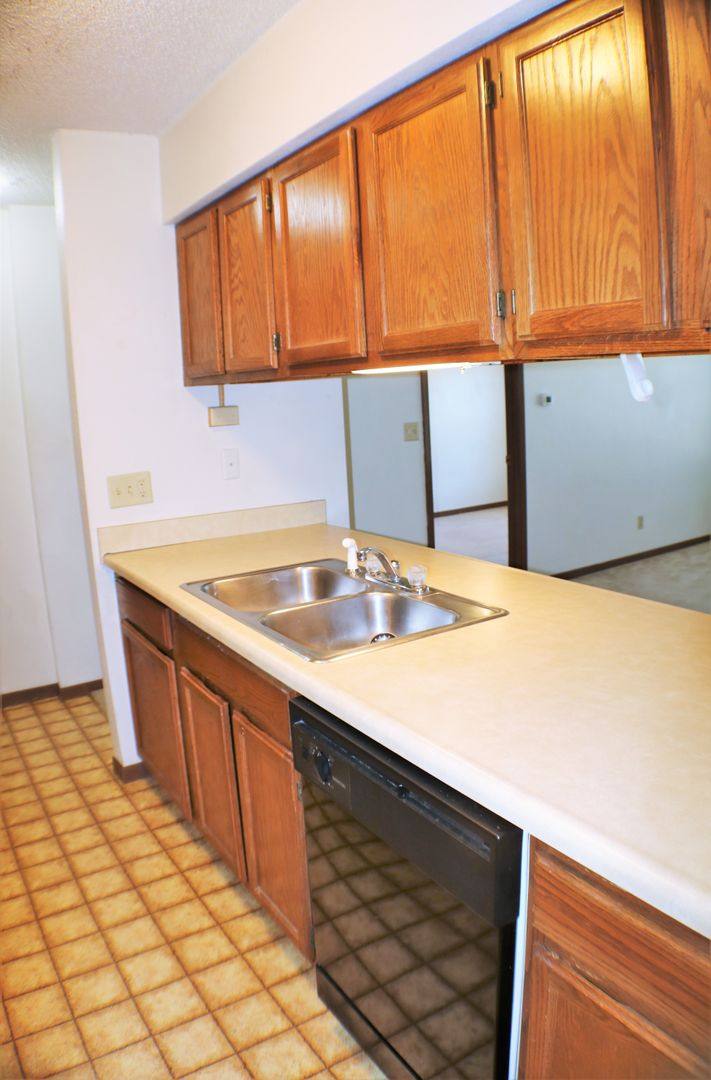 521 Kirkwood Ave, Iowa City, IA 52240 - Apartment for Rent - Image 9