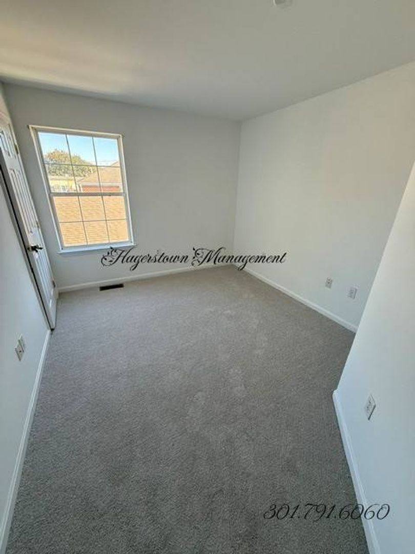 912 Lanvale St, Hagerstown, MD 21740 - Townhouse for Rent - Image 10