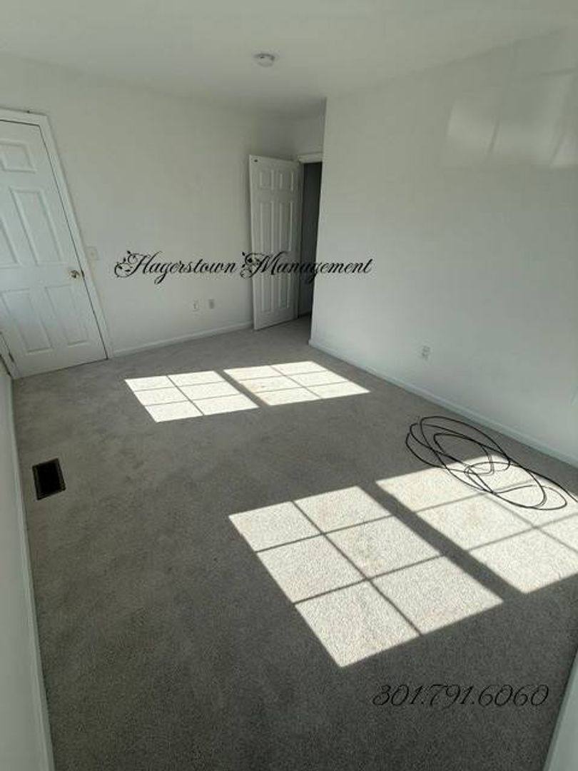 912 Lanvale St, Hagerstown, MD 21740 - Townhouse for Rent - Image 8