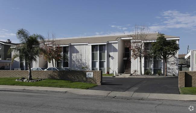 Westbay Elden, 2311 Elden Ave, Costa Mesa, CA 92627 - Apartment for Rent