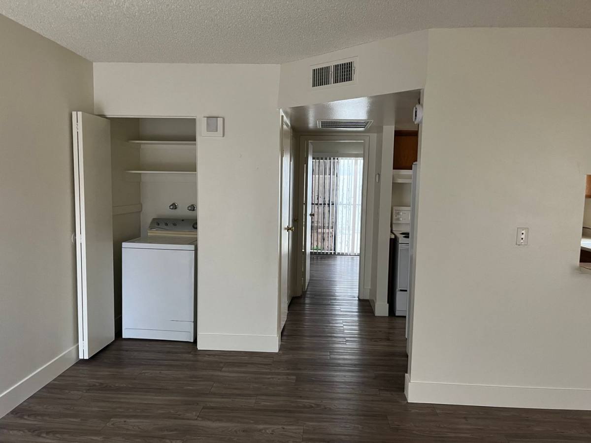 1308 N Jones, Las Vegas, NV 89108 - Townhouse for Rent - Image 6