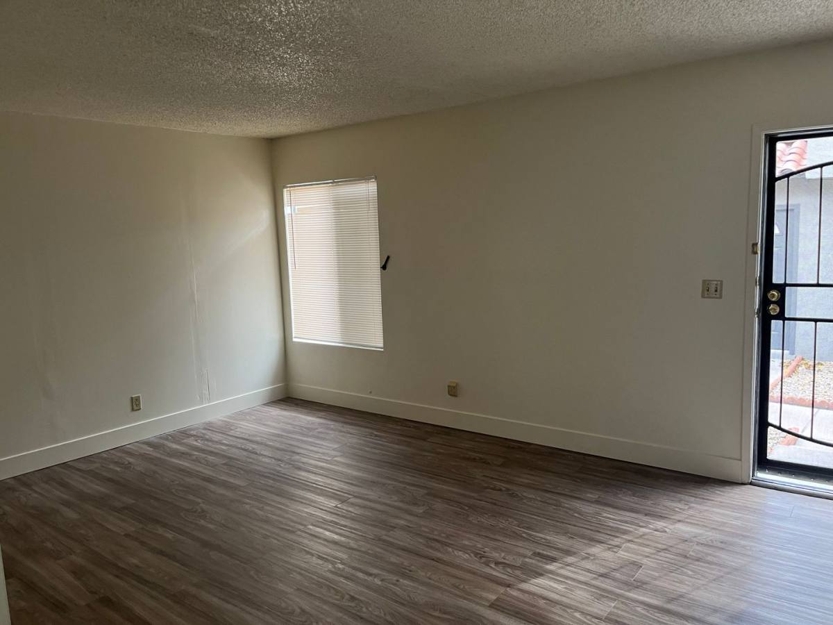 1308 N Jones, Las Vegas, NV 89108 - Townhouse for Rent - Image 4