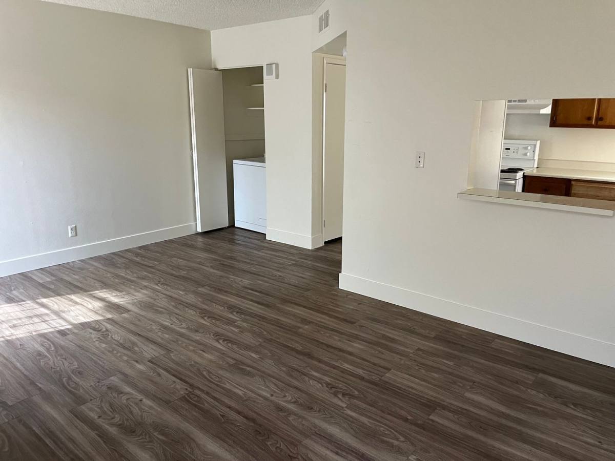 1308 N Jones, Las Vegas, NV 89108 - Townhouse for Rent - Image 8