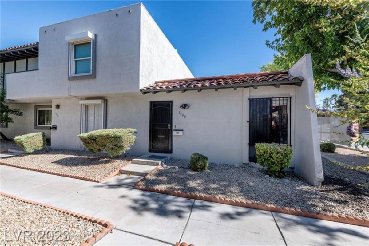 1308 N Jones, Las Vegas, NV 89108 - Townhouse for Rent