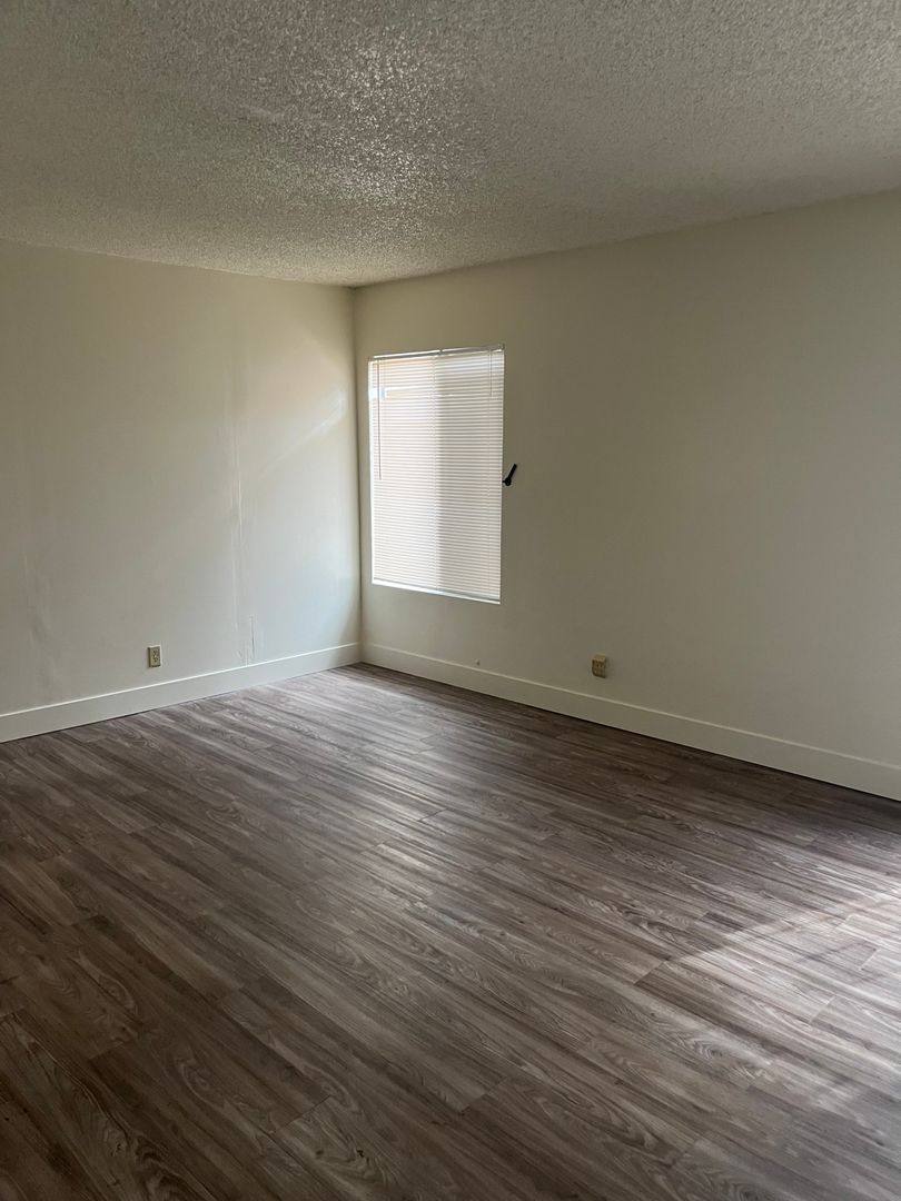 1308 N Jones, Las Vegas, NV 89108 - Townhouse for Rent - Image 5