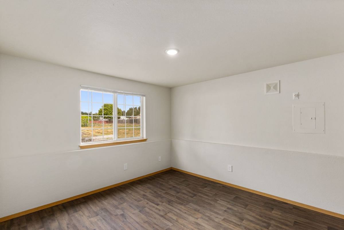 306 Centre St S, Rainier, WA 98576 - Apartment for Rent - Image 5