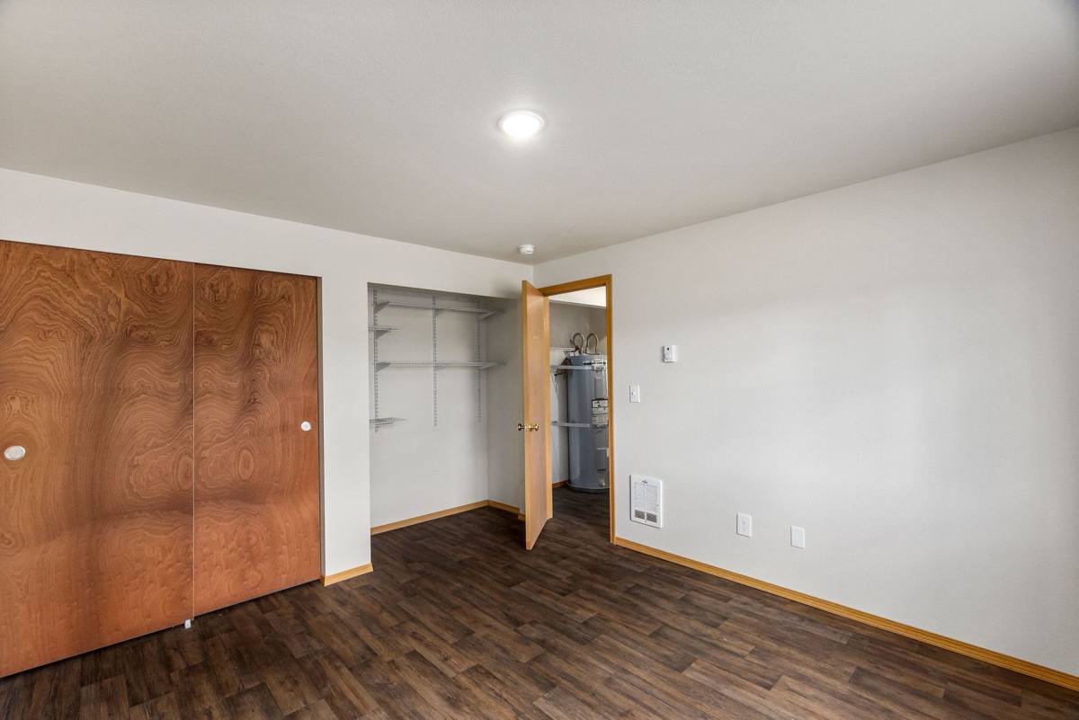 306 Centre St S, Rainier, WA 98576 - Apartment for Rent - Image 4