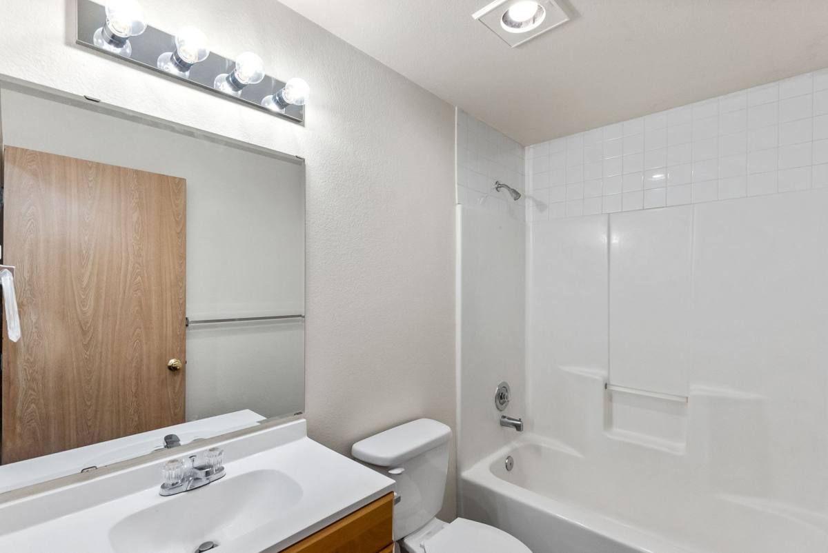 306 Centre St S, Rainier, WA 98576 - Apartment for Rent - Image 3