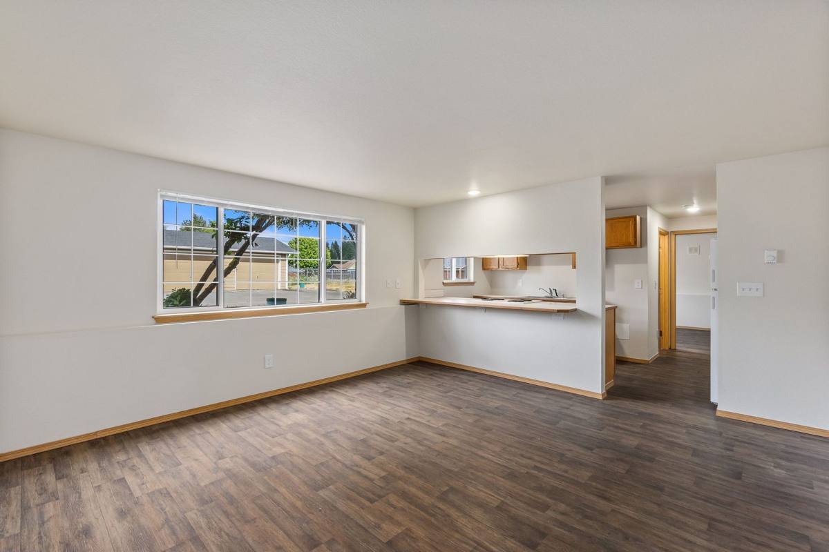 306 Centre St S, Rainier, WA 98576 - Apartment for Rent - Image 1