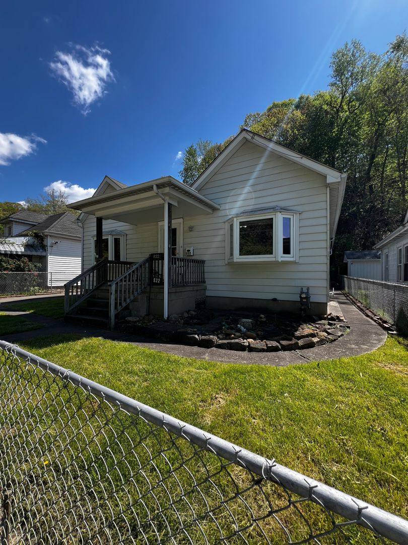 House for rent at 822 Greendale Dr, Charleston, WV 25311