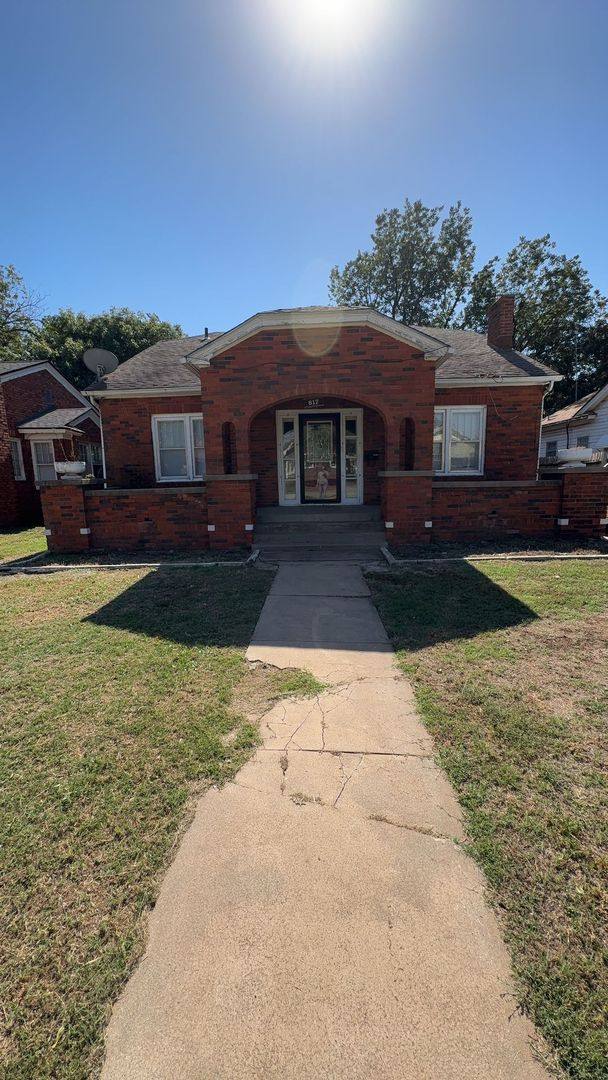 817 W York, Enid, OK 73701 - House for Rent - Image 1