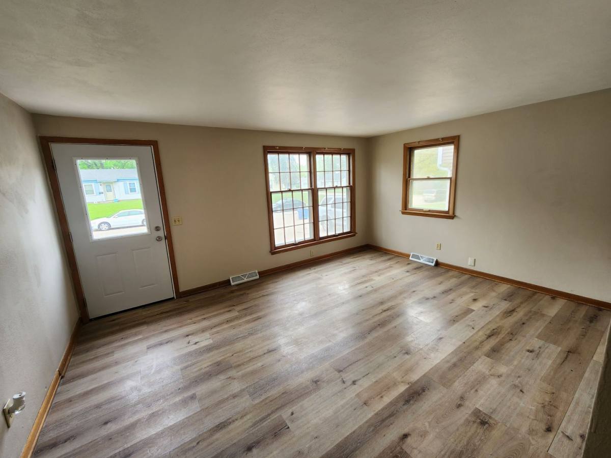 3308 10th St, East Moline, IL 61244 - Townhouse for Rent - Image 7