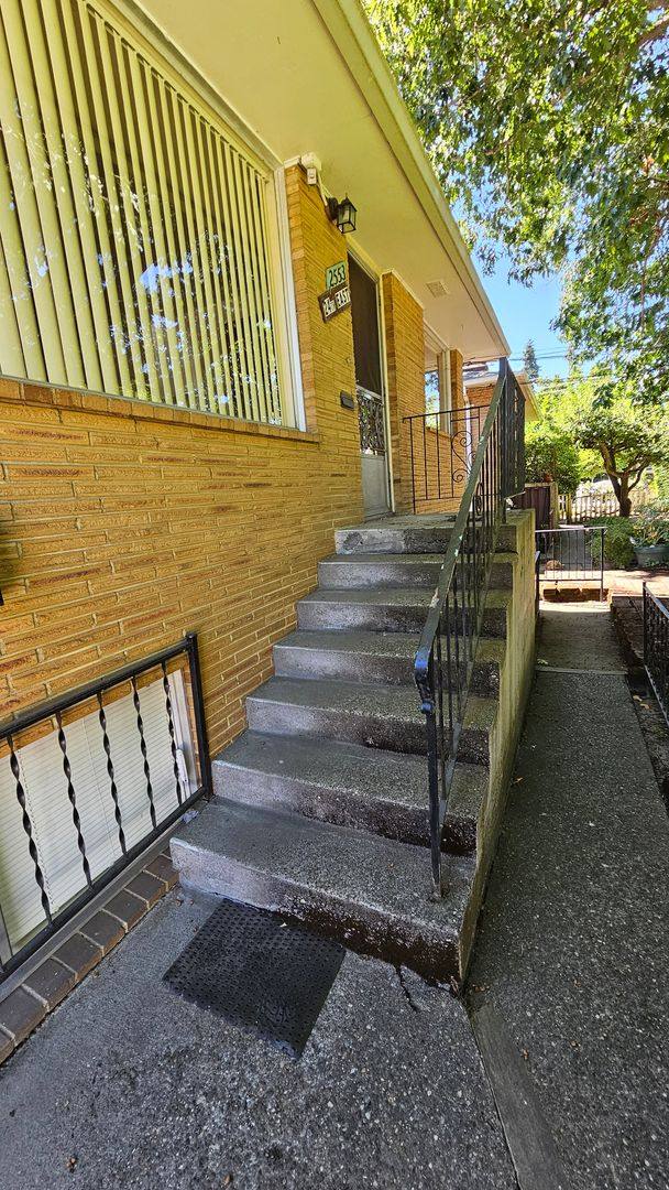 2551-53 24th Ave E, Seattle, WA 98112 - Apartment for Rent - Image 2