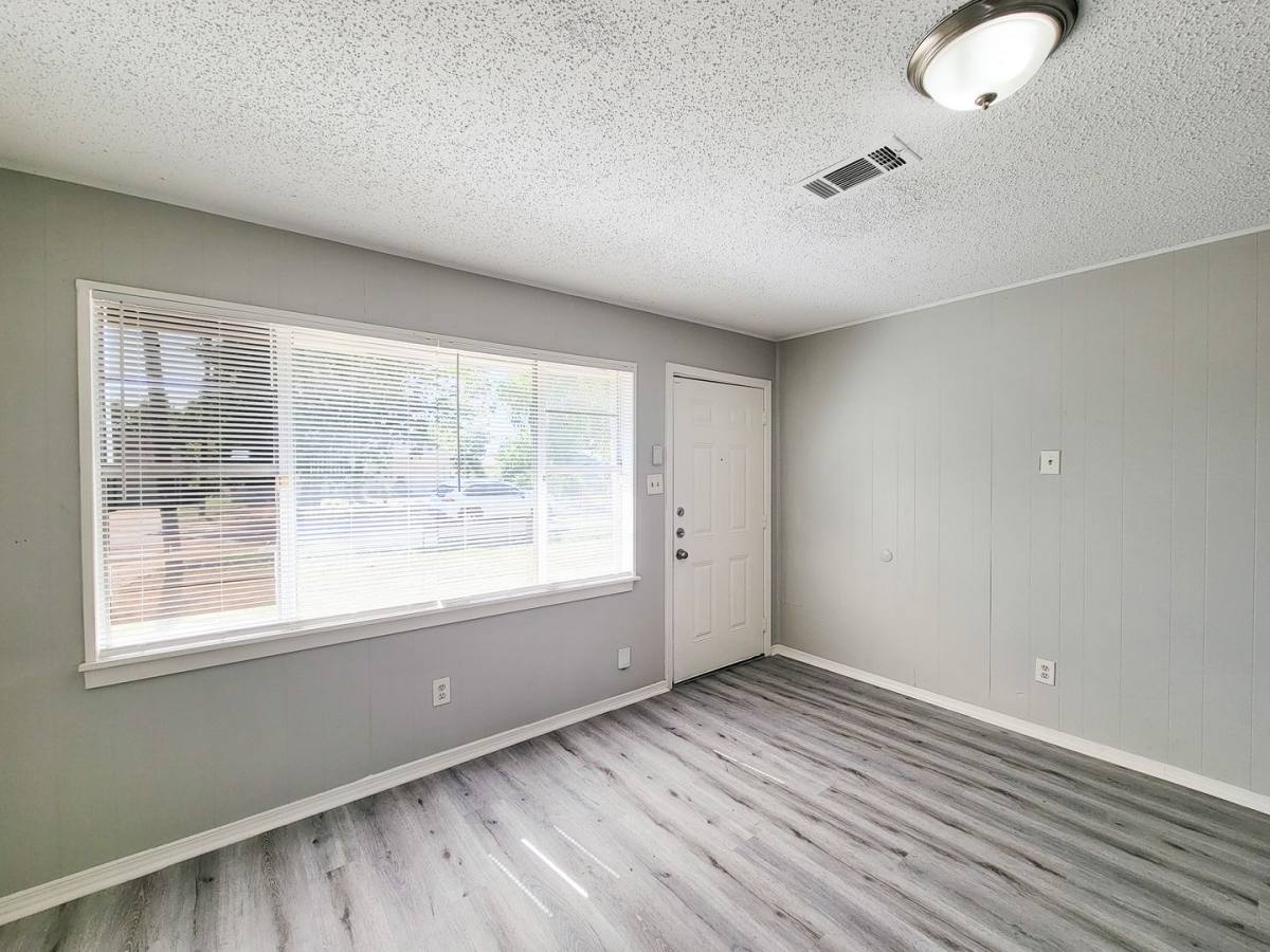 5007 Caplin St, Houston, TX 77026 - House for Rent - Image 4