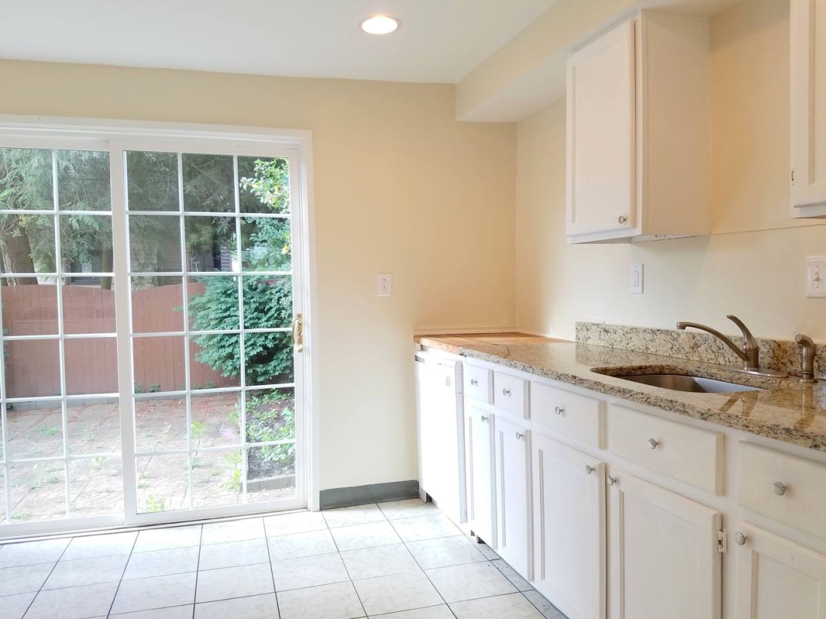 2412 Patterson St, Pittsburgh, PA 15203 - House for Rent - Image 3