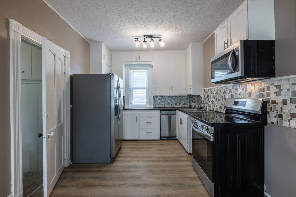 924 S 31st St, Omaha, NE 68105 - House for Rent - Image 2