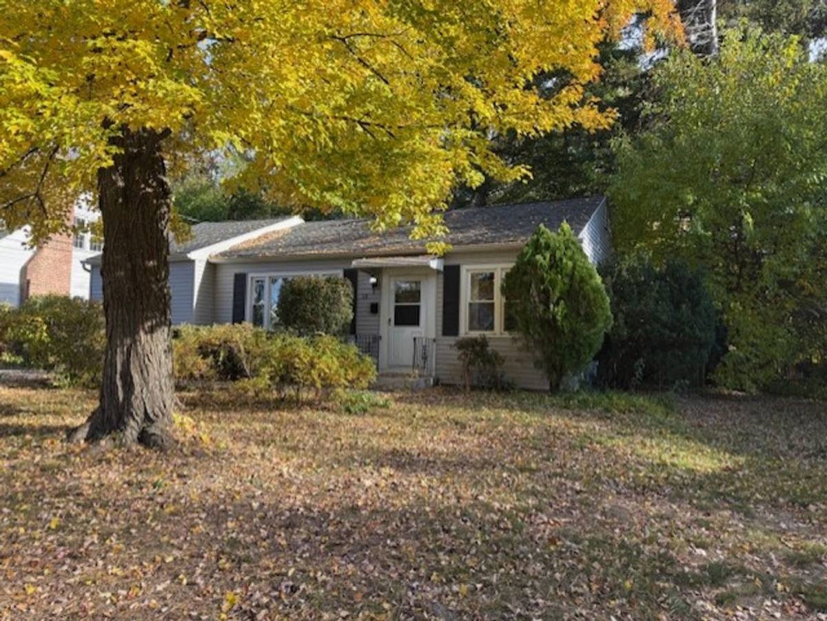House for rent at 13 Parkwood Dr, Albany, NY 12205