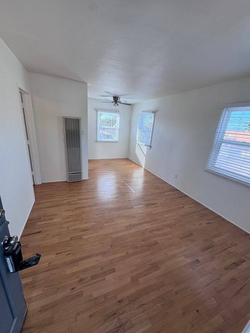 1349 -1353 Felspar St, San Diego, CA 92109 - Apartment for Rent - Image 2