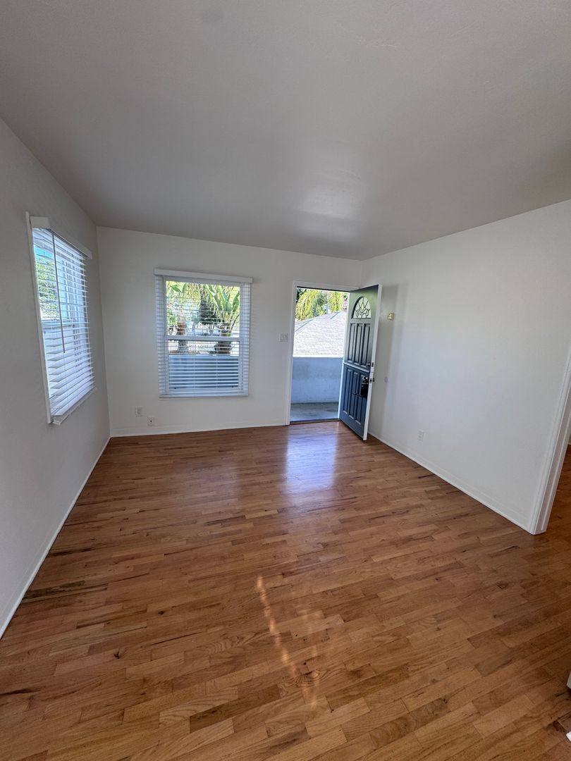 1349 -1353 Felspar St, San Diego, CA 92109 - Apartment for Rent - Image 4