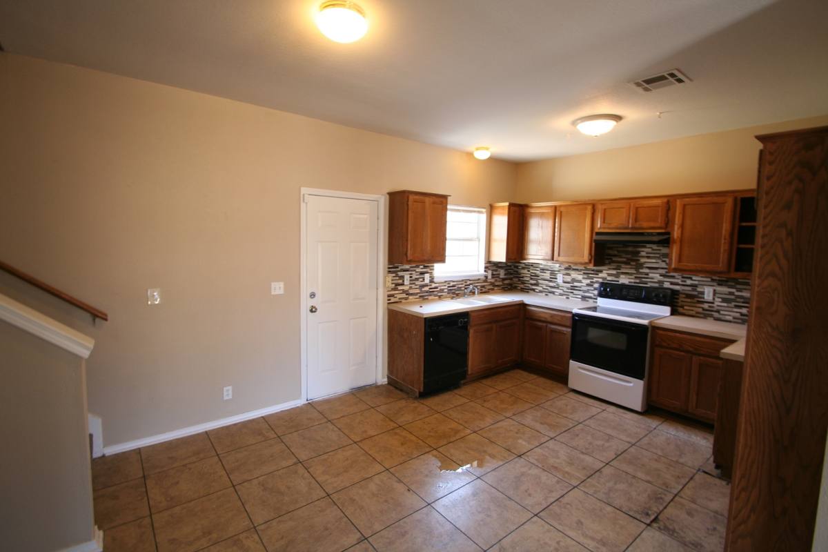S 91st E Pl Duplex, 2421 2423 S, Tulsa, OK 74129 - Apartment for Rent - Image 8