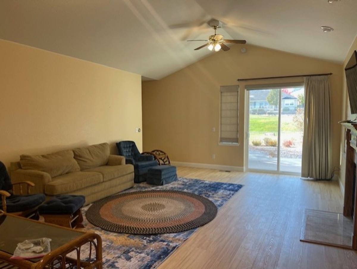 2472 Chardonnay Dr, Carson City, NV 89703 - House for Rent - Image 9