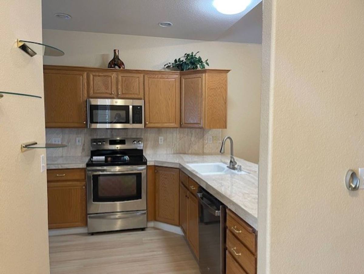 2472 Chardonnay Dr, Carson City, NV 89703 - House for Rent - Image 4