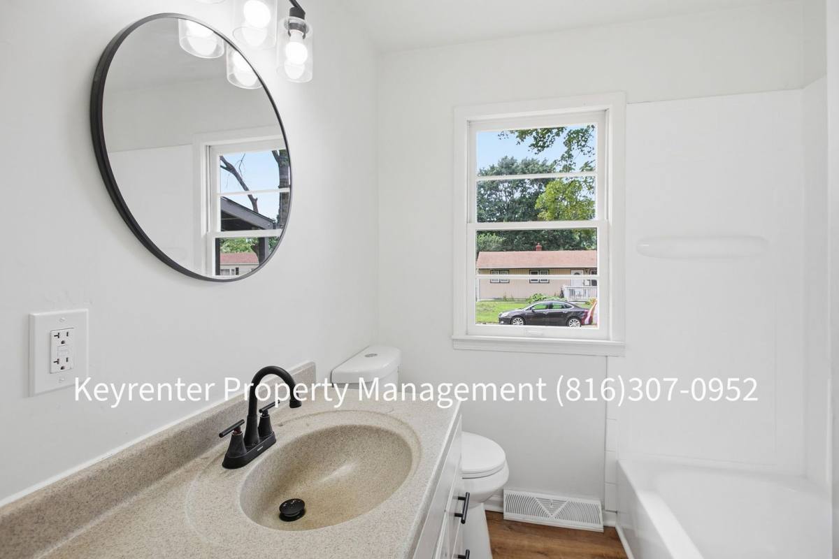 3313 S Vermont Ave, Independence, MO 64052 - House for Rent - Image 3