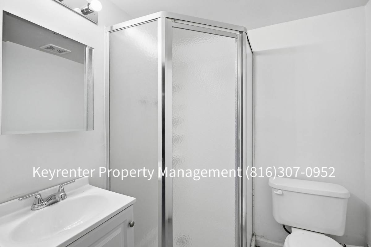 3313 S Vermont Ave, Independence, MO 64052 - House for Rent - Image 4