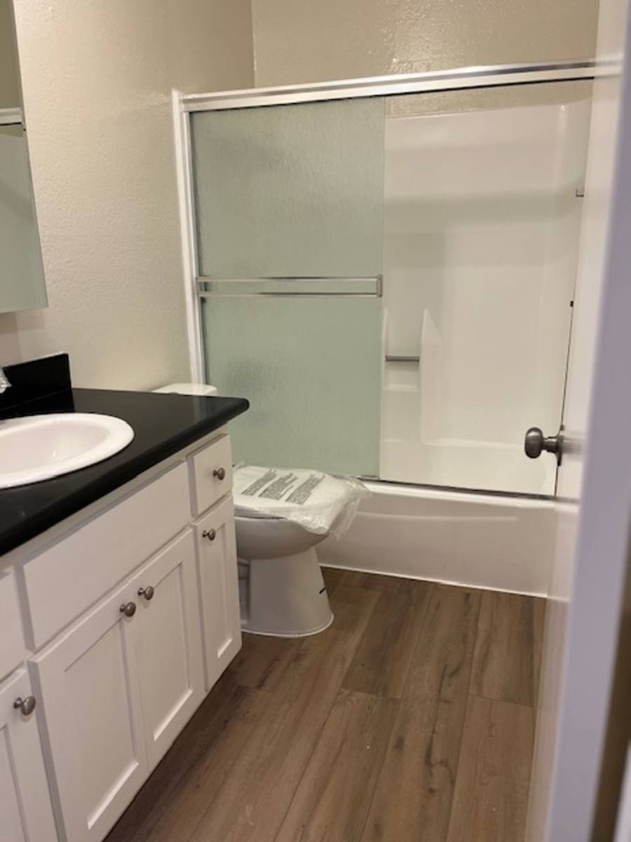 Oak Village, 20926-36 Gresham St, Canoga Park, CA 91304 - Apartment for Rent - Image 4