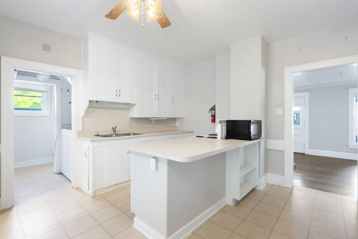 220 W 9th St, Cedar Falls, IA 50613 - Townhouse for Rent - Image 9